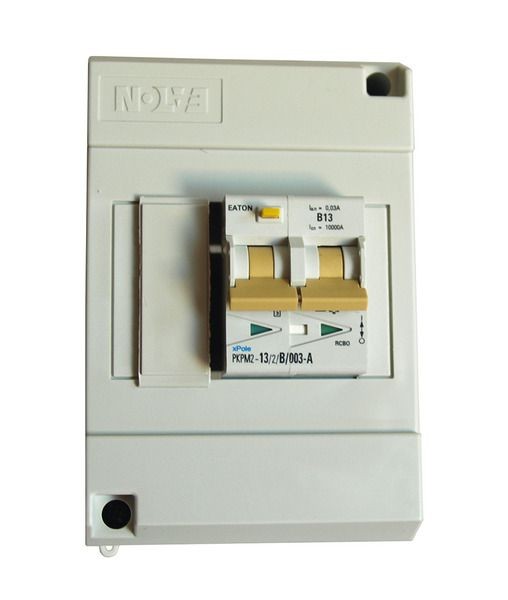 Disjoncteur à courant résiduel avec fusible de 13A,  AG