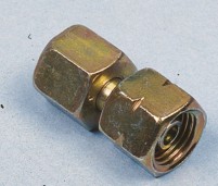 Adaptateur 1/4" filetage gauche sur manchon de tuyau 8mm, les deux extrémités avec écrou