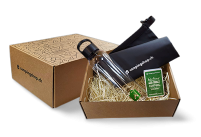 Geschenkbox mit Jasskarten, Drybag und Wasserflasche von campingshop.ch