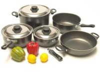 Set de casseroles en aluminium de 9 pièces argenté/noir, avec poignée amovible